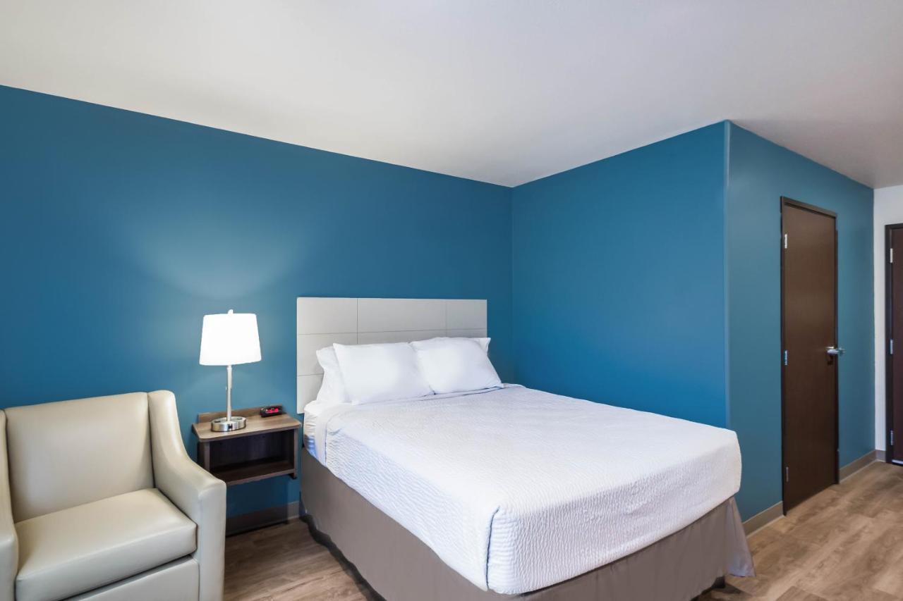 Woodspring Suites Chicago Addison Exterior photo